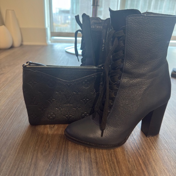 BLK LV purse - Picture 1 of 1